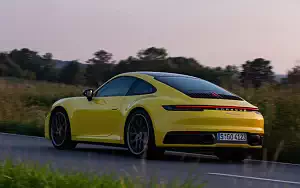   Porsche 911 Carrera Coupe (Racing Yellow) - 2019