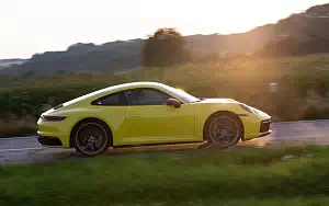   Porsche 911 Carrera Coupe (Racing Yellow) - 2019
