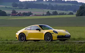   Porsche 911 Carrera Coupe (Racing Yellow) - 2019