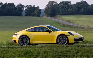   Porsche 911 Carrera Coupe (Racing Yellow) - 2019
