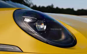   Porsche 911 Carrera Coupe (Racing Yellow) - 2019