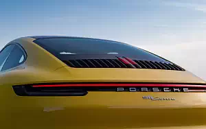   Porsche 911 Carrera Coupe (Racing Yellow) - 2019