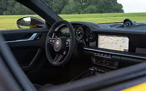   Porsche 911 Carrera Coupe (Racing Yellow) - 2019