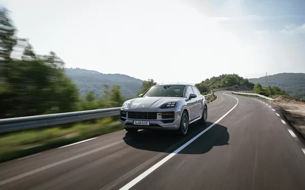   Porsche Cayenne S E-Hybrid Coupe SportDesign Package - 2023