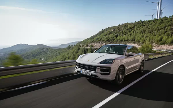   Porsche Cayenne S E-Hybrid Coupe SportDesign Package - 2023