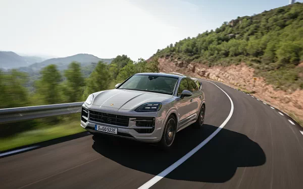   Porsche Cayenne S E-Hybrid Coupe SportDesign Package - 2023