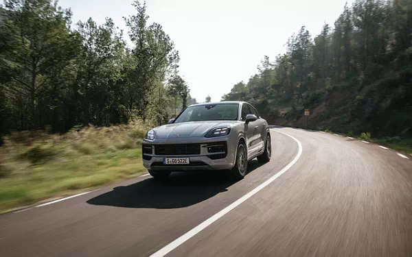   Porsche Cayenne S E-Hybrid Coupe SportDesign Package - 2023