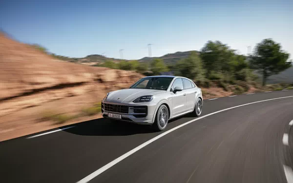   Porsche Cayenne S E-Hybrid Coupe SportDesign Package - 2023