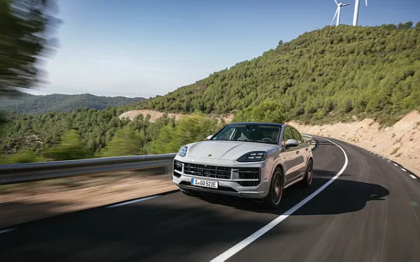   Porsche Cayenne S E-Hybrid Coupe SportDesign Package - 2023