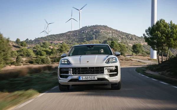   Porsche Cayenne S E-Hybrid Coupe SportDesign Package - 2023