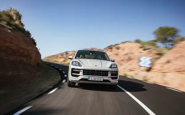   Porsche Cayenne S E-Hybrid Coupe SportDesign Package - 2023