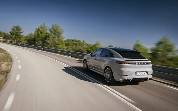   Porsche Cayenne S E-Hybrid Coupe SportDesign Package - 2023