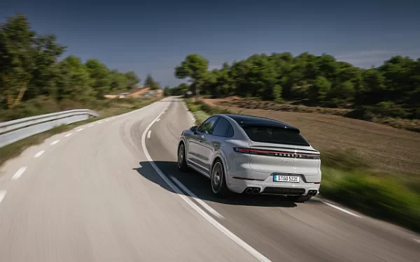   Porsche Cayenne S E-Hybrid Coupe SportDesign Package - 2023