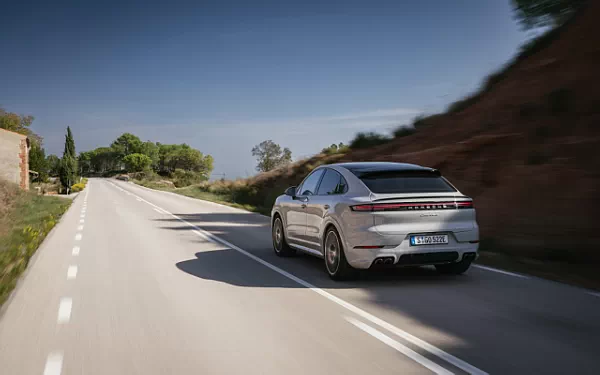   Porsche Cayenne S E-Hybrid Coupe SportDesign Package - 2023