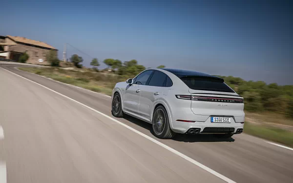   Porsche Cayenne S E-Hybrid Coupe SportDesign Package - 2023