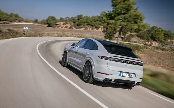   Porsche Cayenne S E-Hybrid Coupe SportDesign Package - 2023