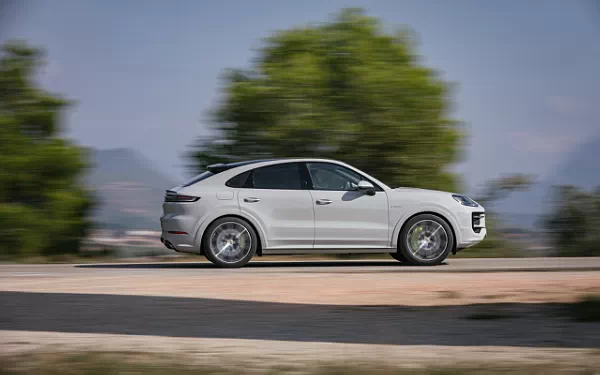   Porsche Cayenne S E-Hybrid Coupe SportDesign Package - 2023