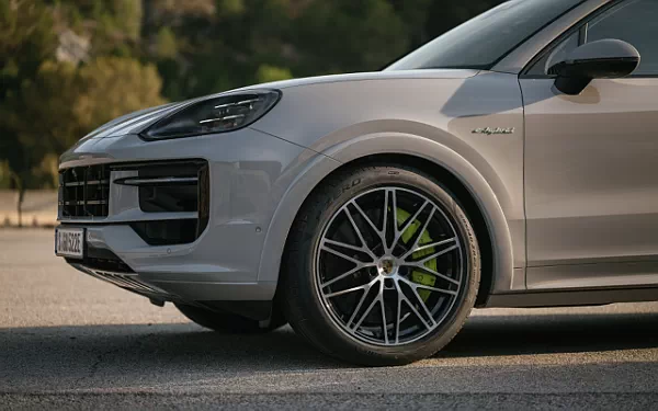   Porsche Cayenne S E-Hybrid Coupe SportDesign Package - 2023
