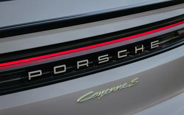   Porsche Cayenne S E-Hybrid Coupe SportDesign Package - 2023