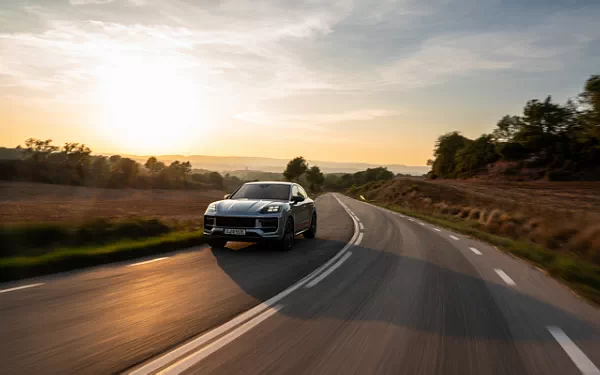   Porsche Cayenne Turbo E-Hybrid Coupe - 2023