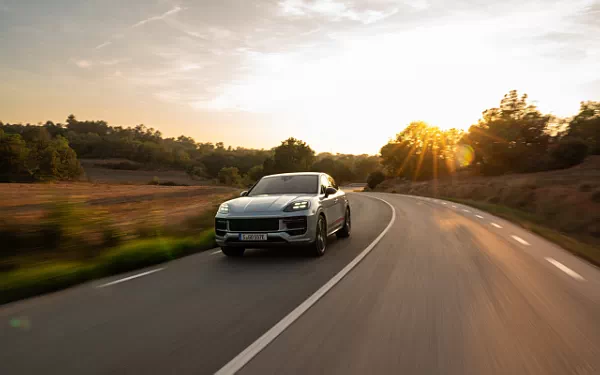   Porsche Cayenne Turbo E-Hybrid Coupe - 2023
