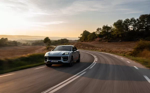   Porsche Cayenne Turbo E-Hybrid Coupe - 2023