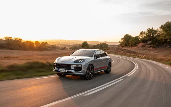   Porsche Cayenne Turbo E-Hybrid Coupe - 2023