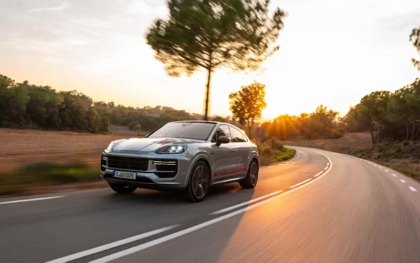   Porsche Cayenne Turbo E-Hybrid Coupe - 2023