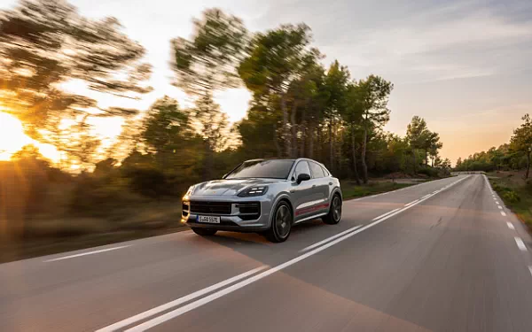   Porsche Cayenne Turbo E-Hybrid Coupe - 2023