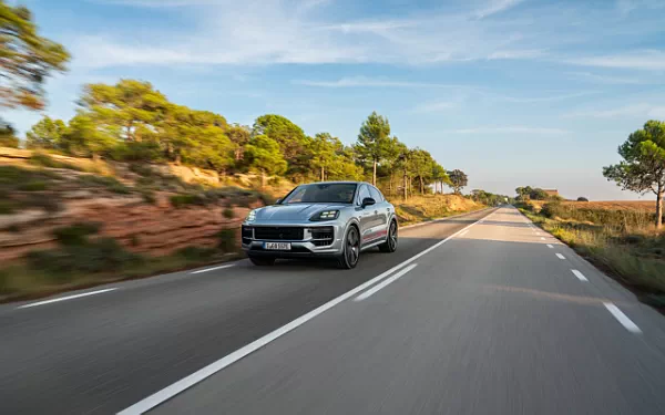   Porsche Cayenne Turbo E-Hybrid Coupe - 2023