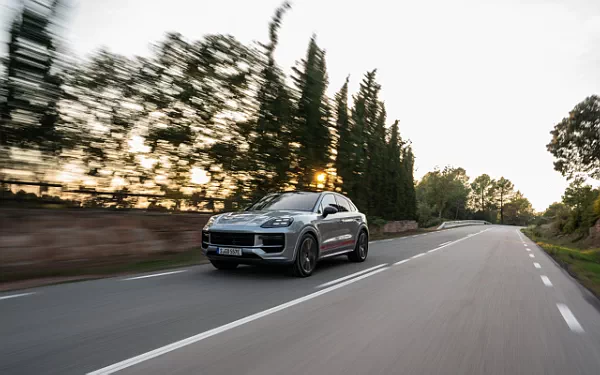   Porsche Cayenne Turbo E-Hybrid Coupe - 2023