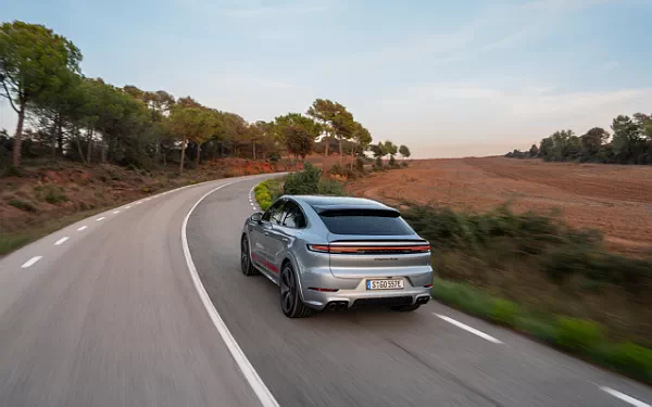   Porsche Cayenne Turbo E-Hybrid Coupe - 2023