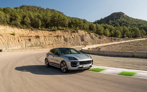  Porsche Cayenne Turbo E-Hybrid Coupe - 2023