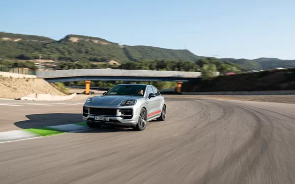   Porsche Cayenne Turbo E-Hybrid Coupe - 2023