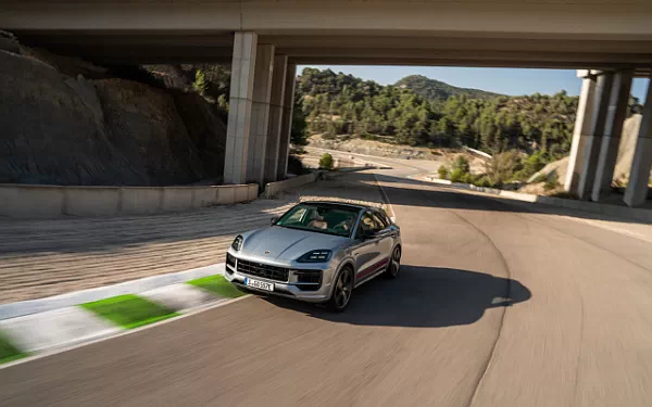   Porsche Cayenne Turbo E-Hybrid Coupe - 2023