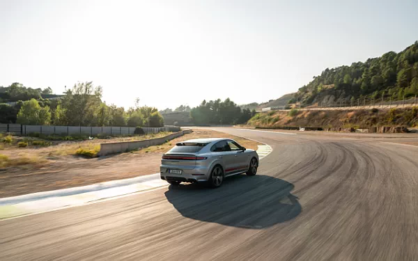   Porsche Cayenne Turbo E-Hybrid Coupe - 2023