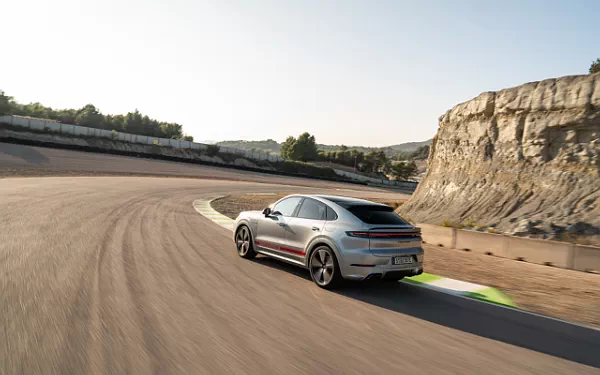   Porsche Cayenne Turbo E-Hybrid Coupe - 2023