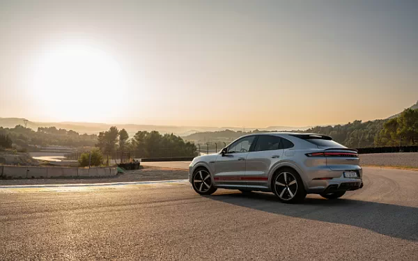   Porsche Cayenne Turbo E-Hybrid Coupe - 2023