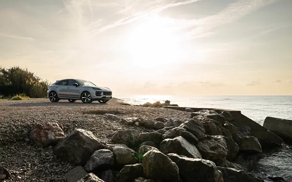   Porsche Cayenne Turbo E-Hybrid Coupe - 2023