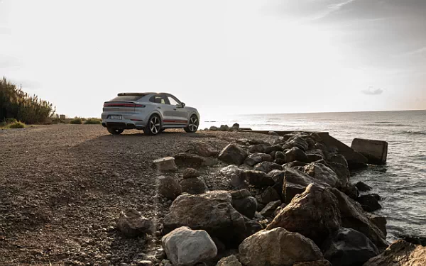   Porsche Cayenne Turbo E-Hybrid Coupe - 2023