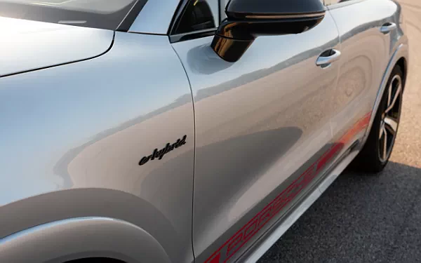   Porsche Cayenne Turbo E-Hybrid Coupe - 2023