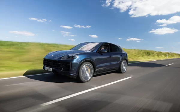   Porsche Cayenne GTS Coupe (Algarve Blue Metallic) - 2024