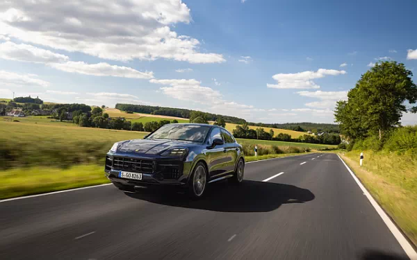   Porsche Cayenne GTS Coupe (Algarve Blue Metallic) - 2024
