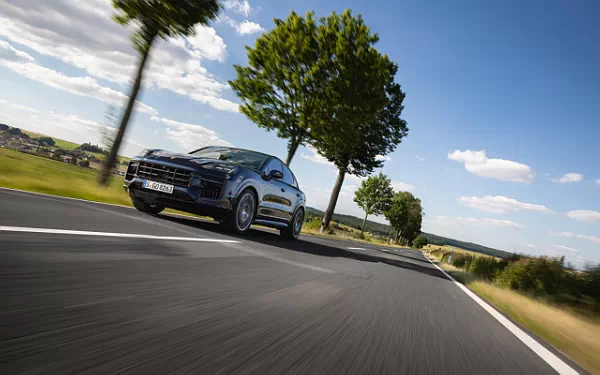   Porsche Cayenne GTS Coupe (Algarve Blue Metallic) - 2024