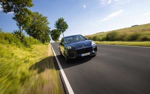   Porsche Cayenne GTS Coupe (Algarve Blue Metallic) - 2024