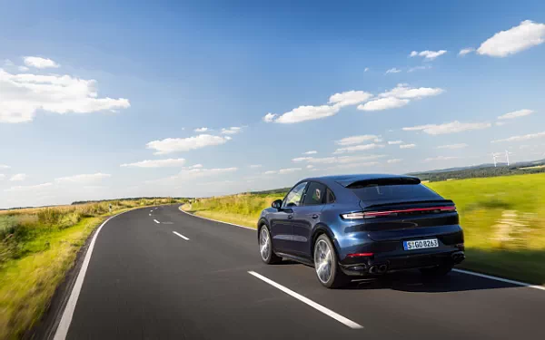   Porsche Cayenne GTS Coupe (Algarve Blue Metallic) - 2024