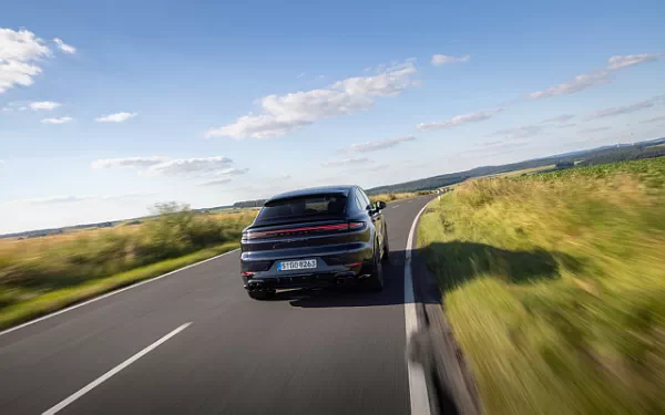   Porsche Cayenne GTS Coupe (Algarve Blue Metallic) - 2024