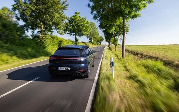   Porsche Cayenne GTS Coupe (Algarve Blue Metallic) - 2024