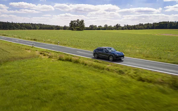   Porsche Cayenne GTS Coupe (Algarve Blue Metallic) - 2024
