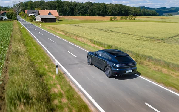   Porsche Cayenne GTS Coupe (Algarve Blue Metallic) - 2024